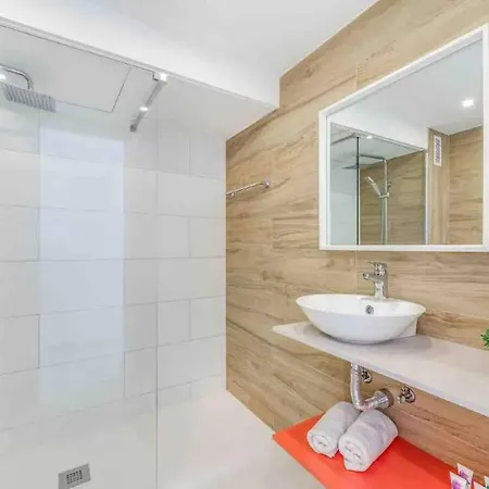 Beautiful 2 Bedrooms In Puerto Banus *